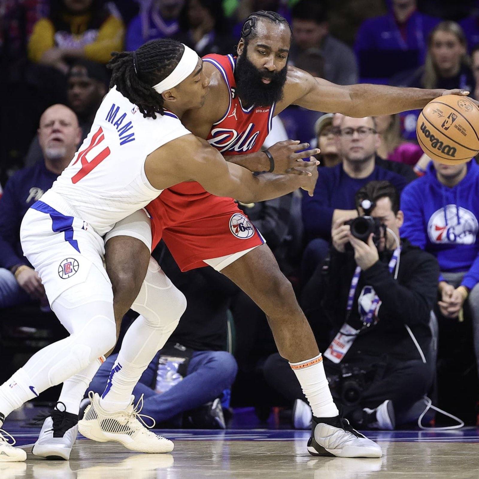 乐鱼体育官网-哈利伯顿右小腿受伤退出比赛